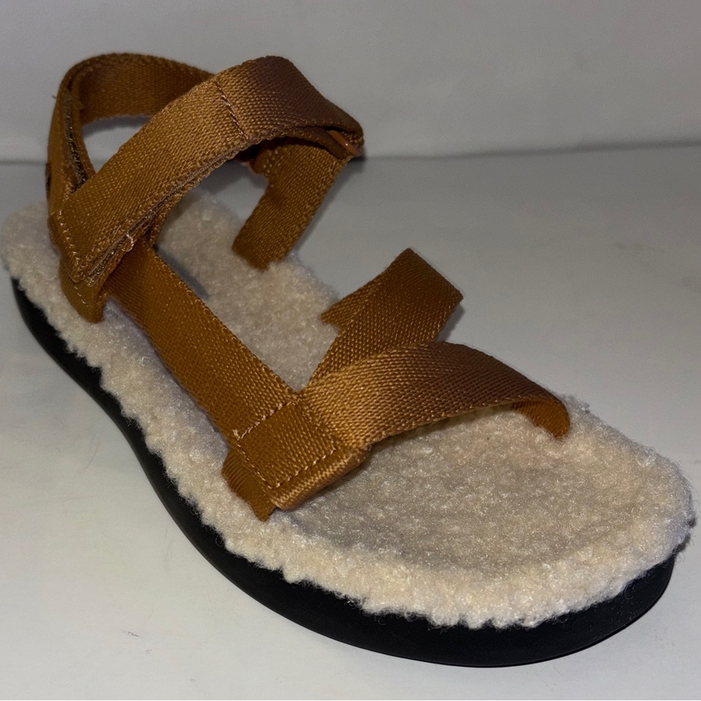 Everlane Sherpa Sandals Tan Cream Women 7 NEW in Box Cozy Neutral Fall Slides